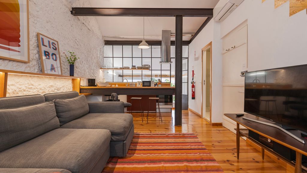 Bright & Central Loft by LovelyStay