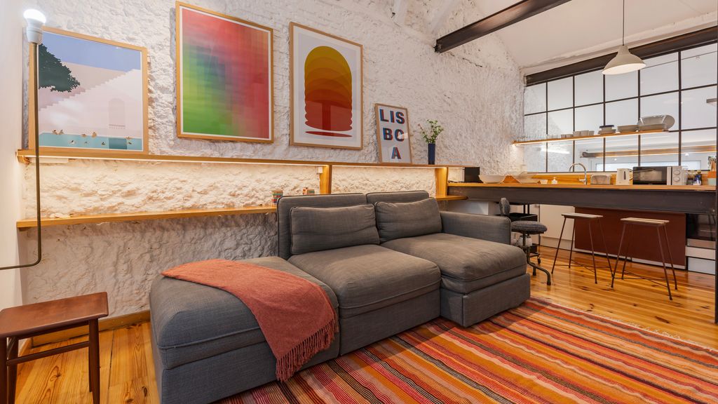 Bright & Central Loft by LovelyStay