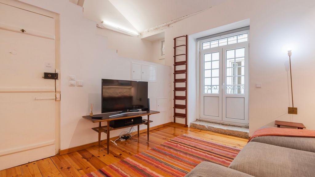 Bright & Central Loft by LovelyStay