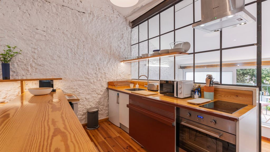 Bright & Central Loft by LovelyStay