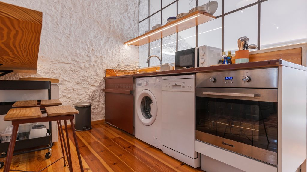 Bright & Central Loft by LovelyStay