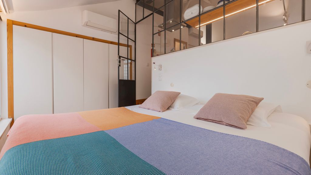 Bright & Central Loft by LovelyStay