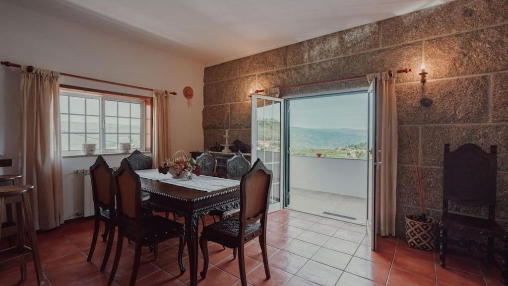 A Casa do Pereira by LovelyStay