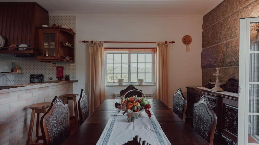 A Casa do Pereira by LovelyStay