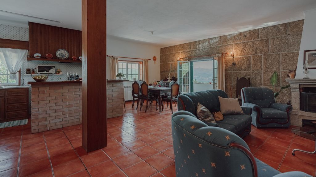A Casa do Pereira by LovelyStay