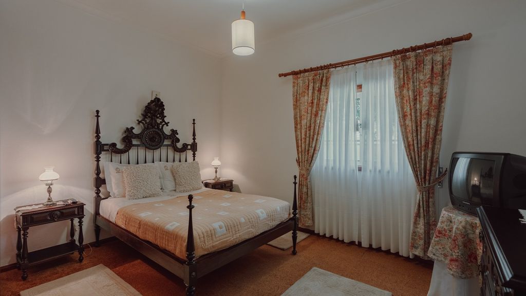 A Casa do Pereira by LovelyStay