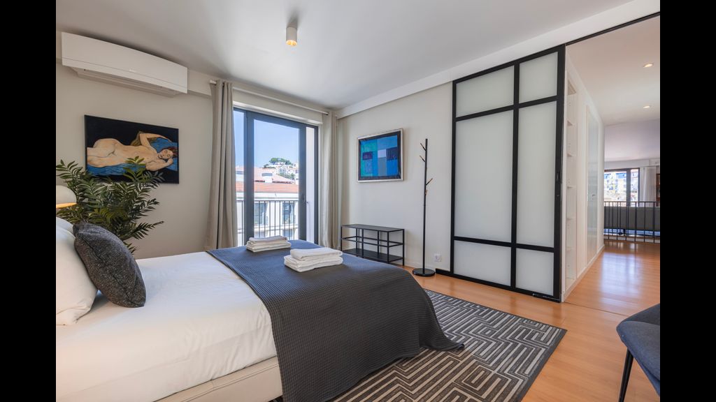 Panorama - Luxurious Penthouse by LovelyStay