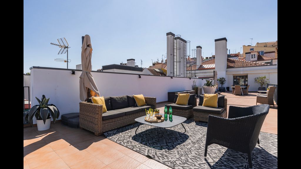 Panorama - Luxurious Penthouse by LovelyStay