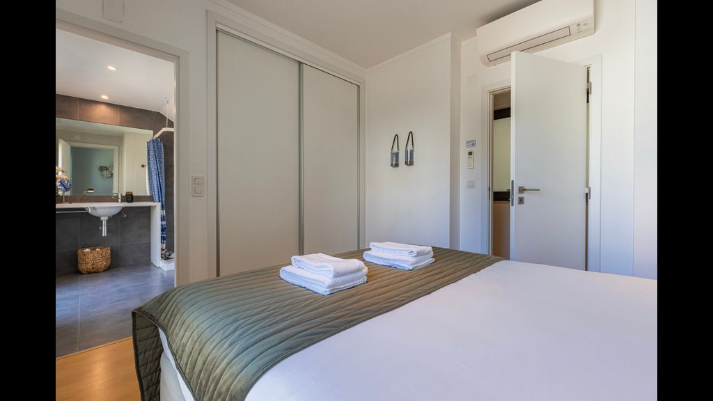 Panorama - Luxurious Penthouse by LovelyStay