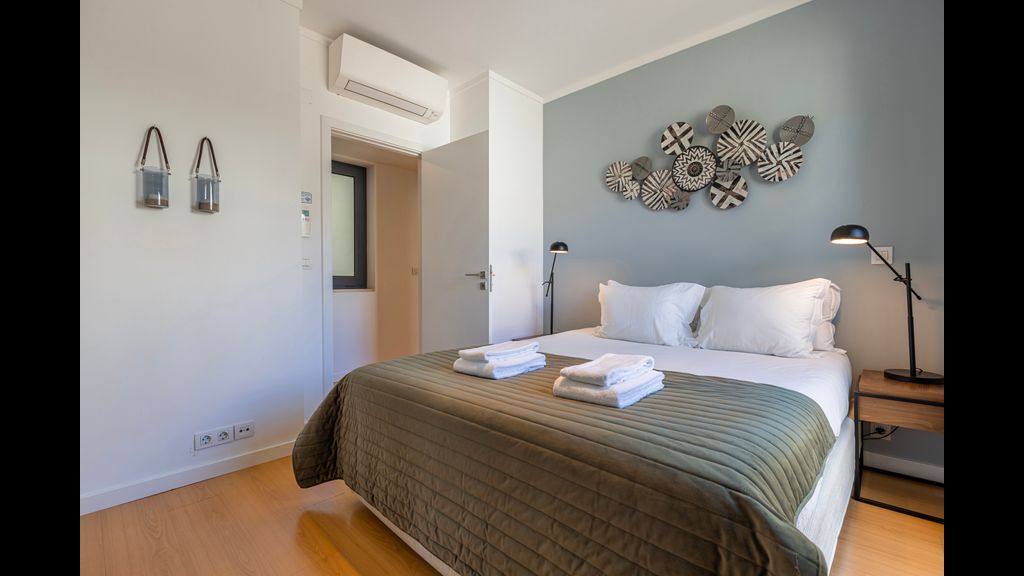 Panorama - Luxurious Penthouse by LovelyStay