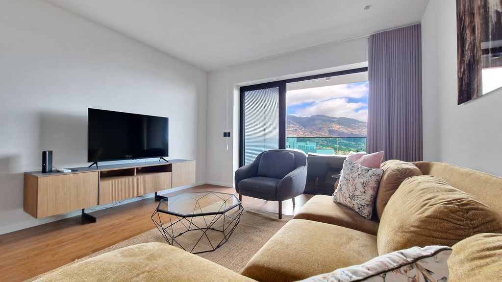 Lux Suite by LovelyStay