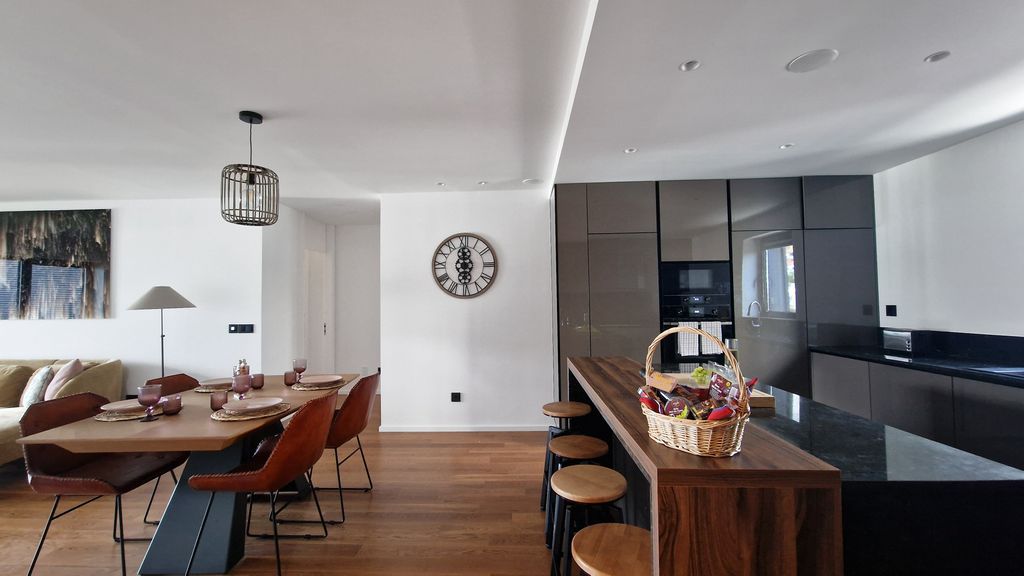 Lux Suite by LovelyStay