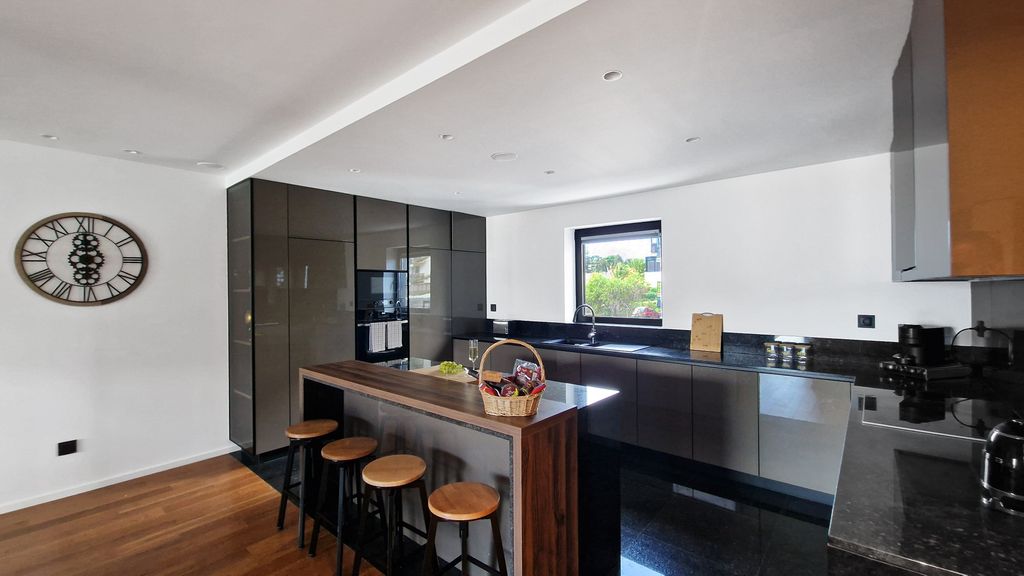Lux Suite by LovelyStay