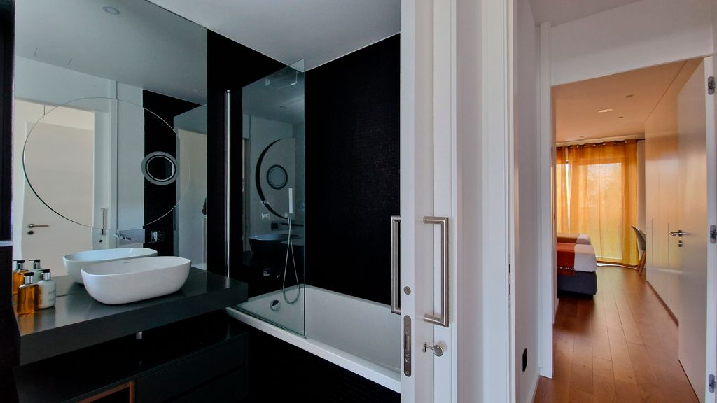 Lux Suite by LovelyStay