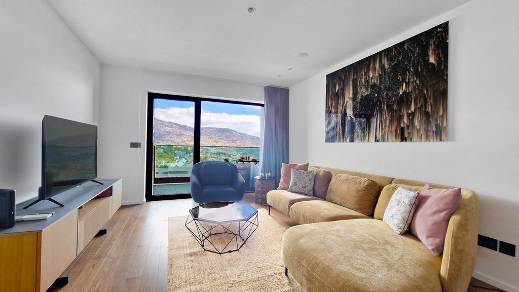 Lux Suite by LovelyStay