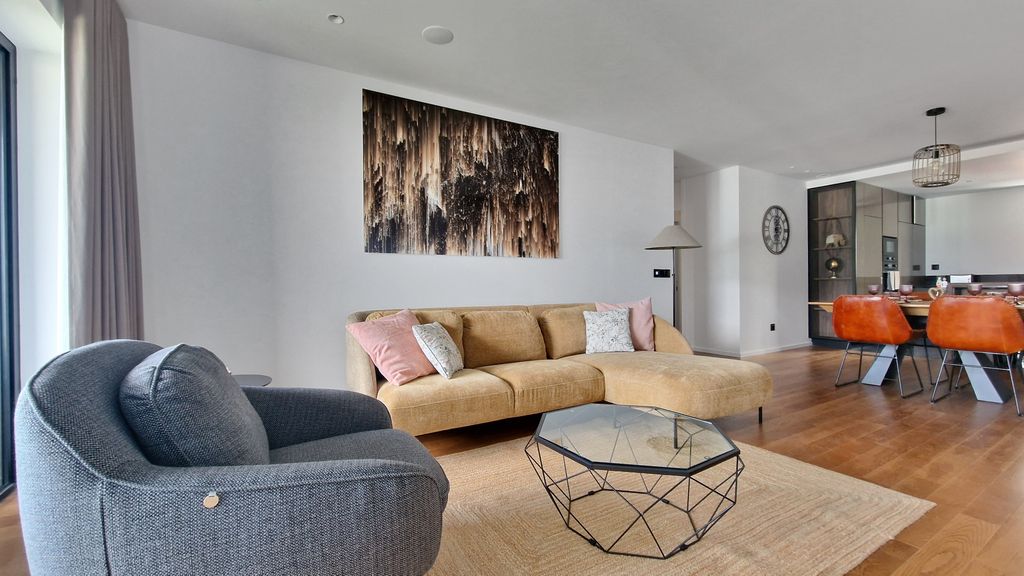 Lux Suite by LovelyStay