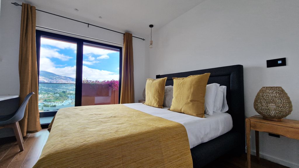 Lux Suite by LovelyStay