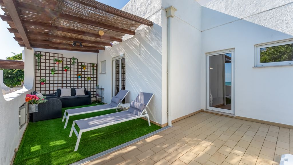 Ocean View 2 BDR House With Patio by LovelyStay