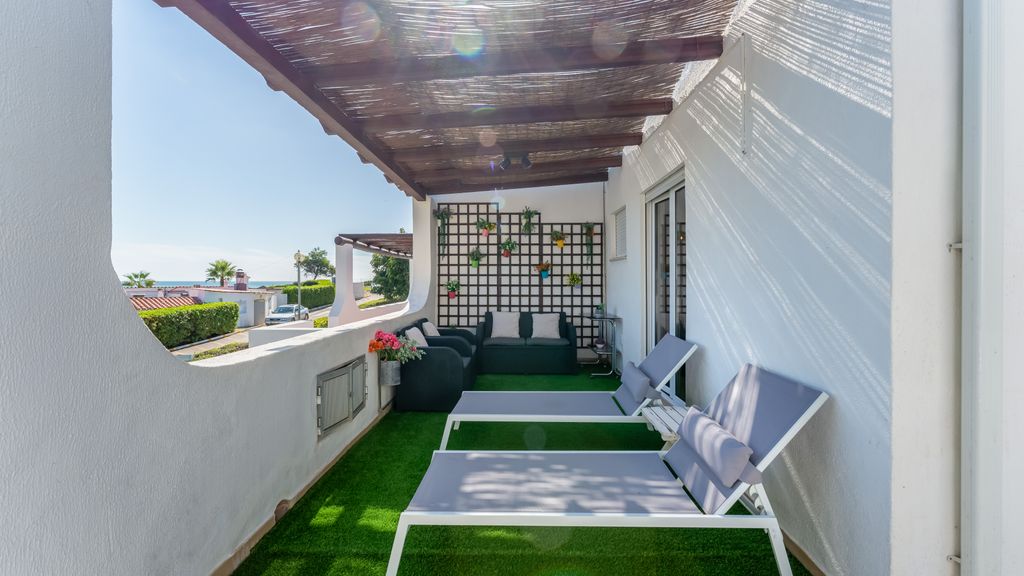 Ocean View 2 BDR House With Patio by LovelyStay