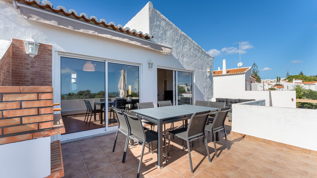 Ocean View 2 BDR House With Patio by LovelyStay