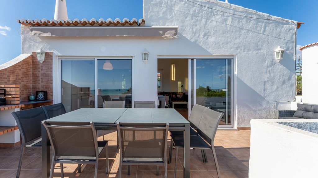 Ocean View 2 BDR House With Patio by LovelyStay