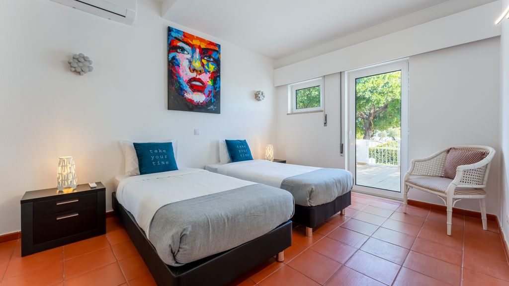 Ocean View 2 BDR House With Patio by LovelyStay