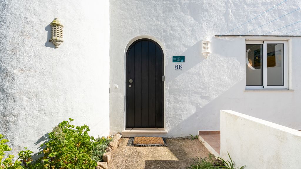 Ocean View 2 BDR House With Patio by LovelyStay