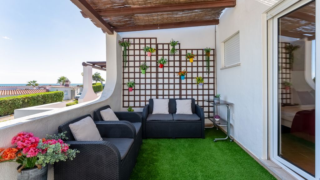 Ocean View 2 BDR House With Patio by LovelyStay