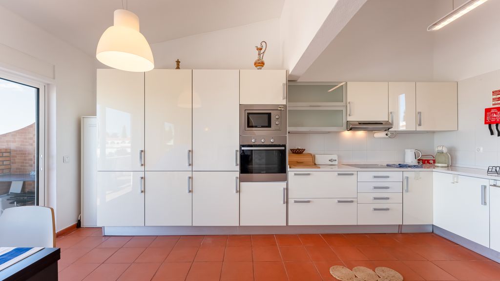 Ocean View 2 BDR House With Patio by LovelyStay