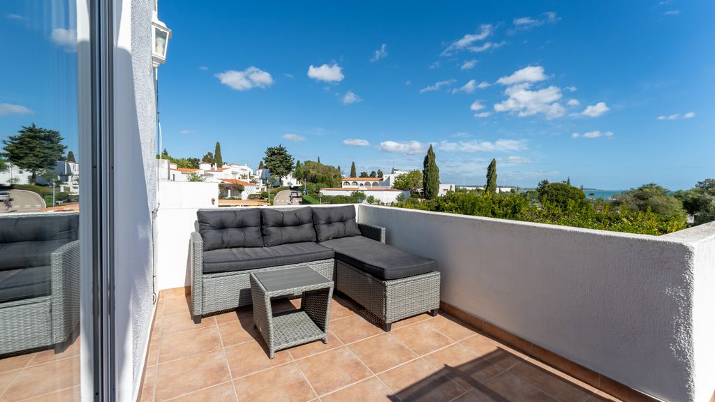 Ocean View 2 BDR House With Patio by LovelyStay