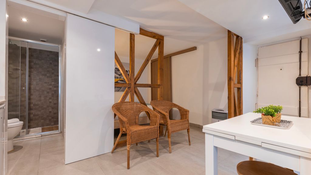 Cozy Studio for Two by LovelyStay