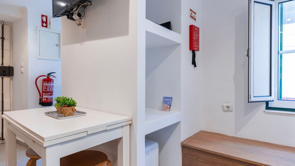 Cozy Studio for Two by LovelyStay