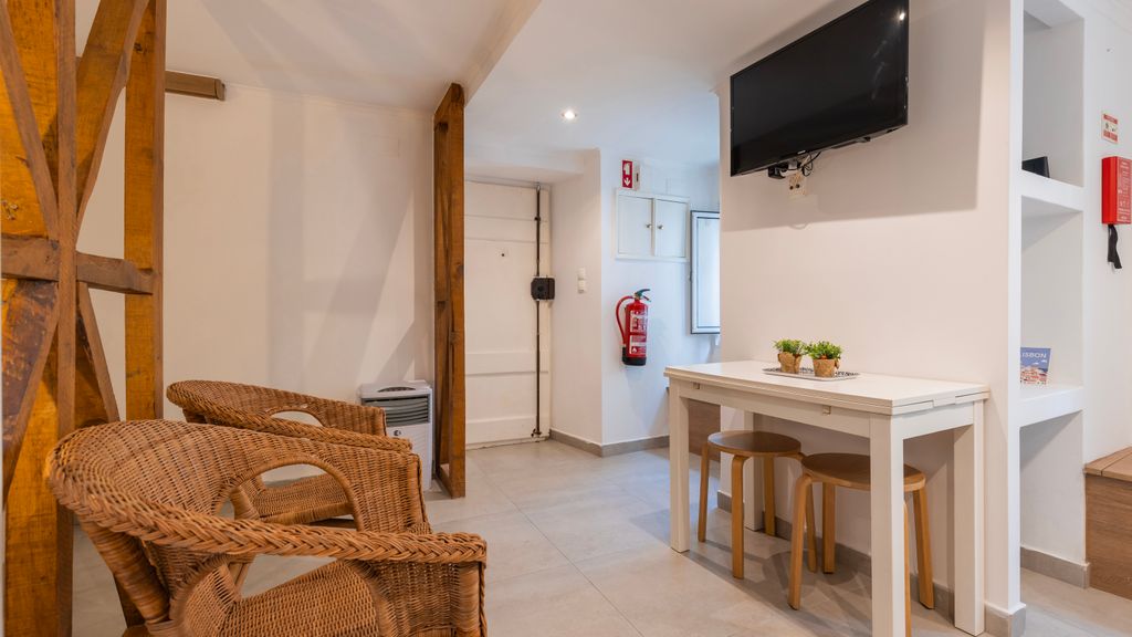 Cozy Studio for Two by LovelyStay