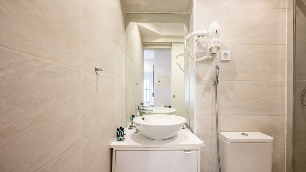 Cozy Getaway in Alfama by LovelyStay