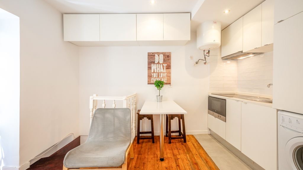 Cozy Getaway in Alfama by LovelyStay