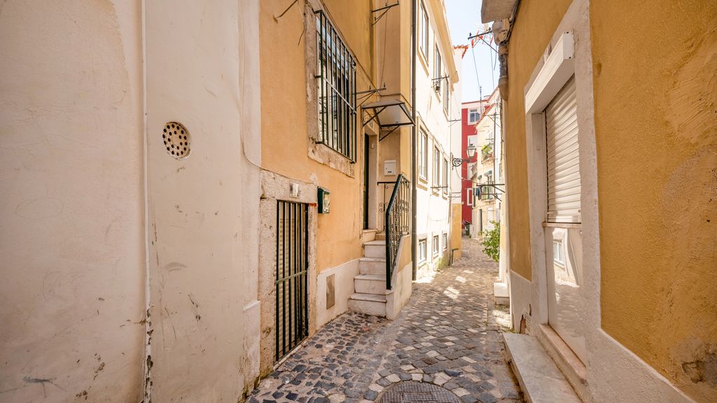 Cozy Getaway in Alfama by LovelyStay
