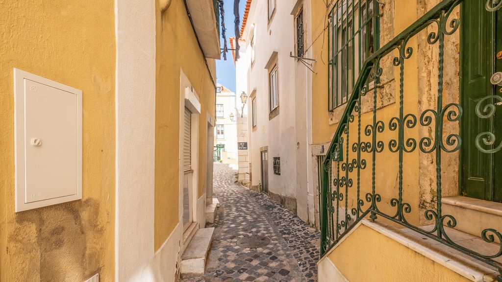 Cozy Getaway in Alfama by LovelyStay