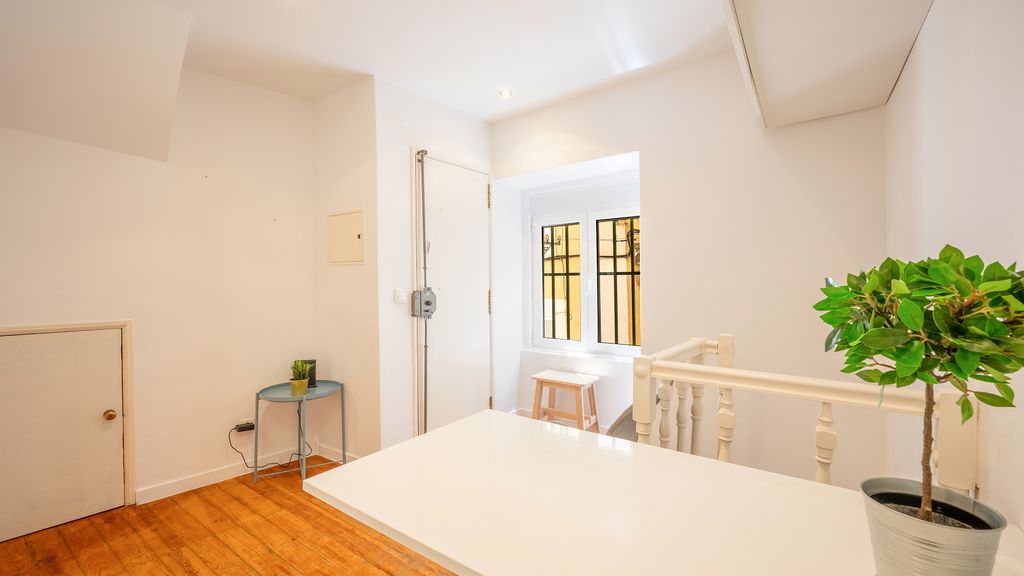 Cozy Getaway in Alfama by LovelyStay