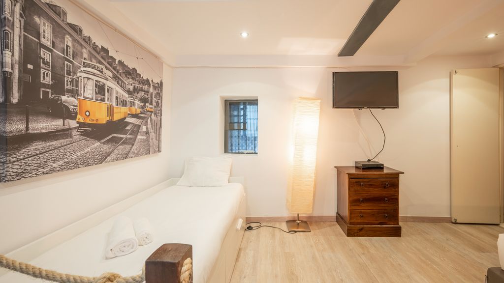 Cozy Getaway in Alfama by LovelyStay