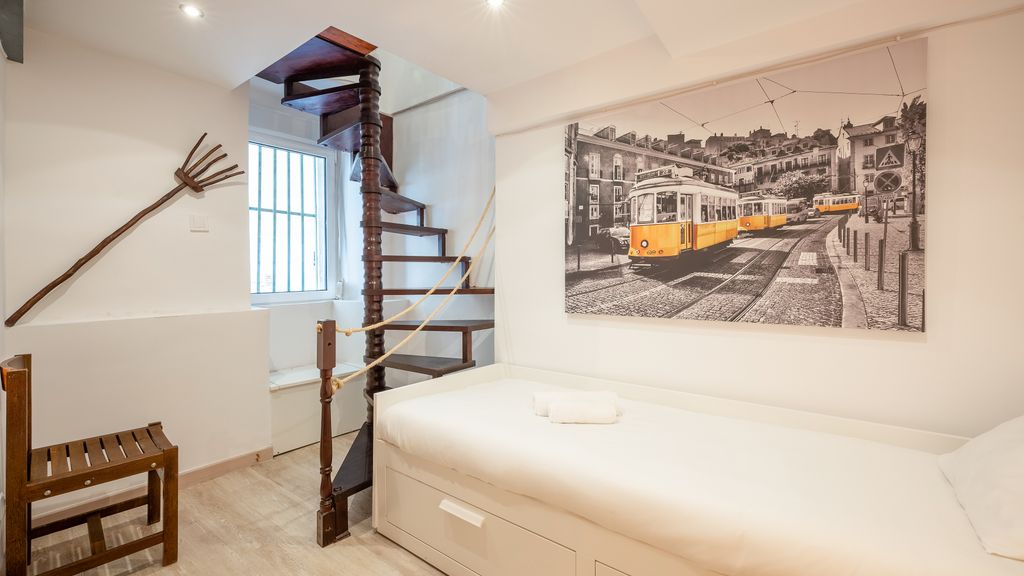 Cozy Getaway in Alfama by LovelyStay