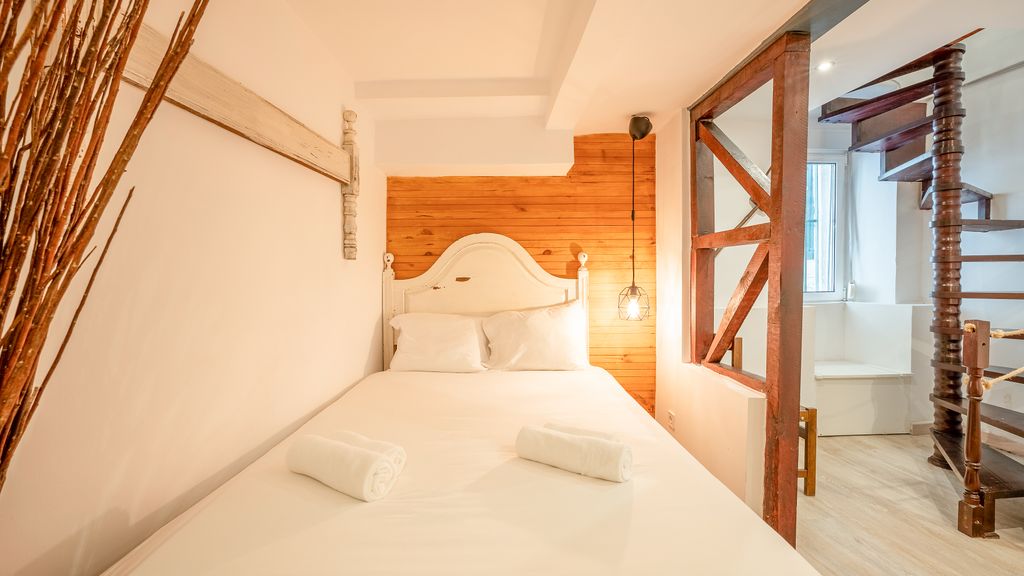 Cozy Getaway in Alfama by LovelyStay