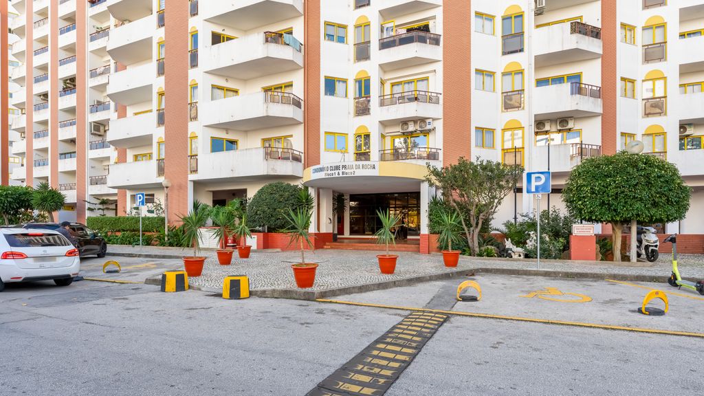 Serene Blue 1 BDR Flat With Balcony by LovelyStay