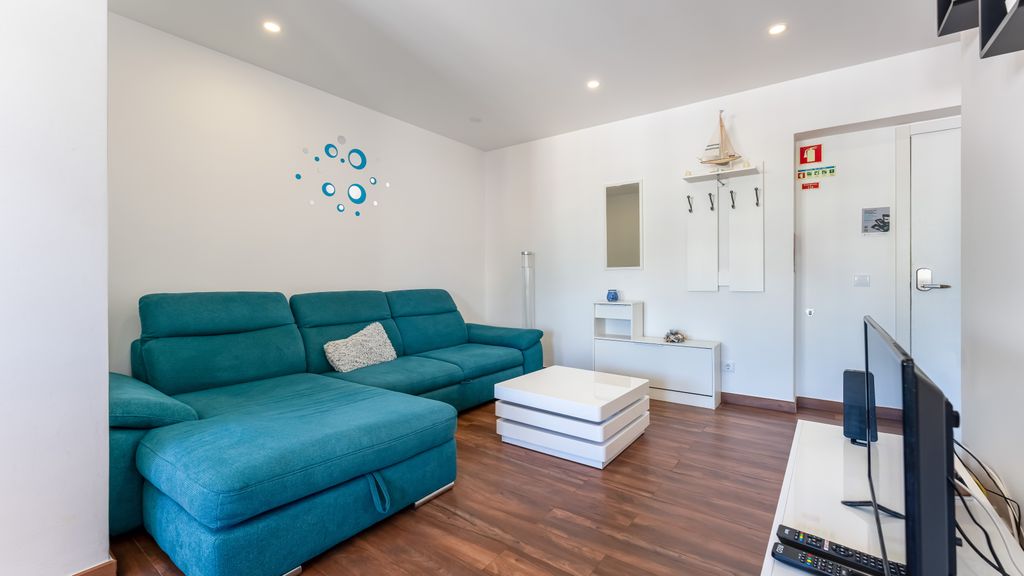 Serene Blue 1 BDR Flat With Balcony by LovelyStay