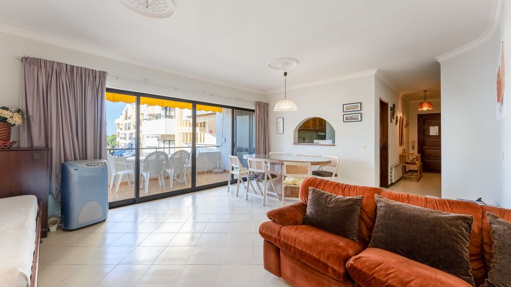 2 BDR Flat With Pool in Vilamoura by LovelyStay