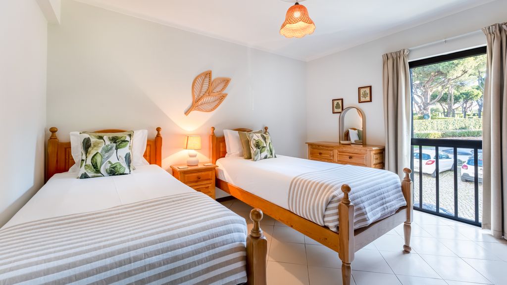 2 BDR Flat With Pool in Vilamoura by LovelyStay