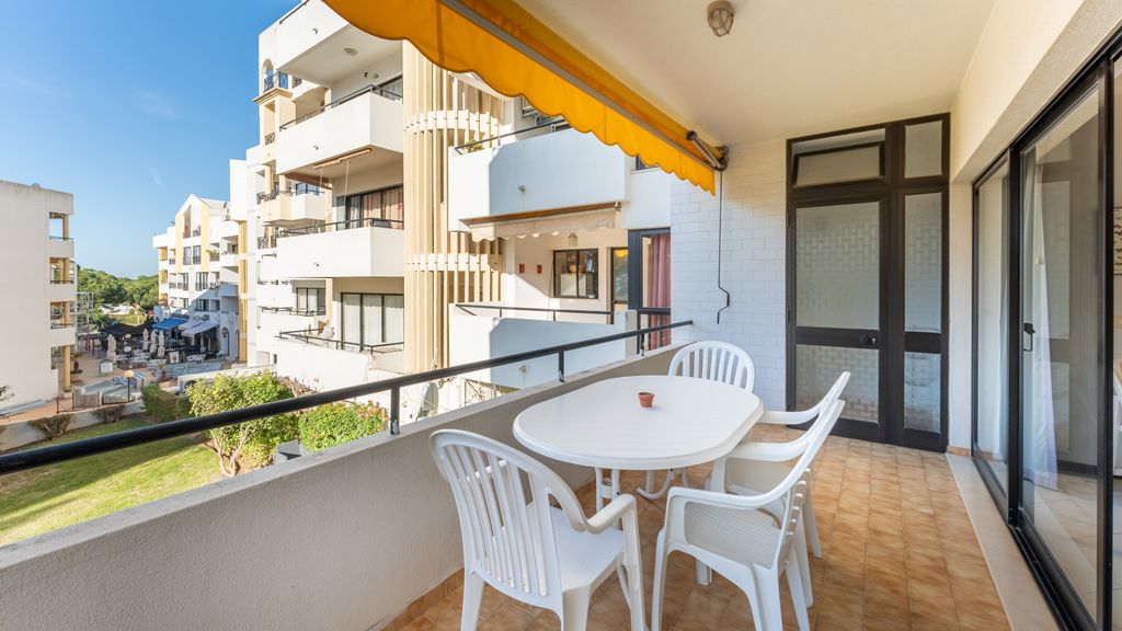 2 BDR Flat With Pool in Vilamoura by LovelyStay