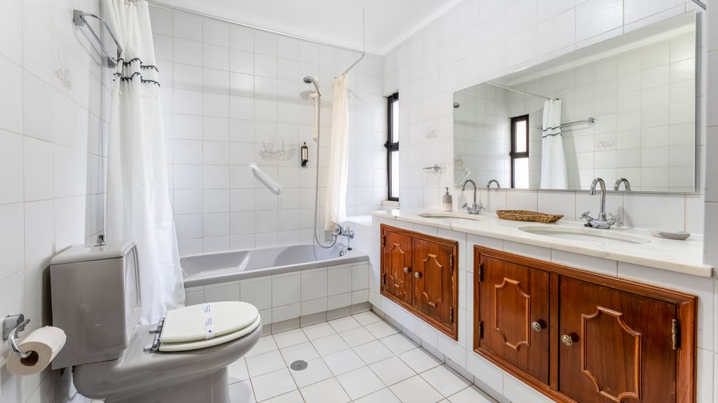 2 BDR Flat With Pool in Vilamoura by LovelyStay