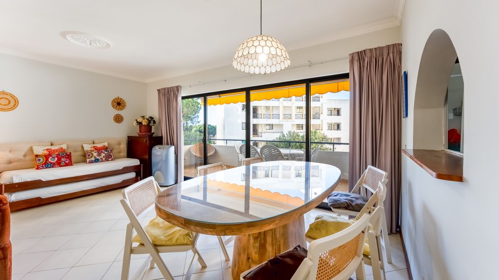 2 BDR Flat With Pool in Vilamoura by LovelyStay