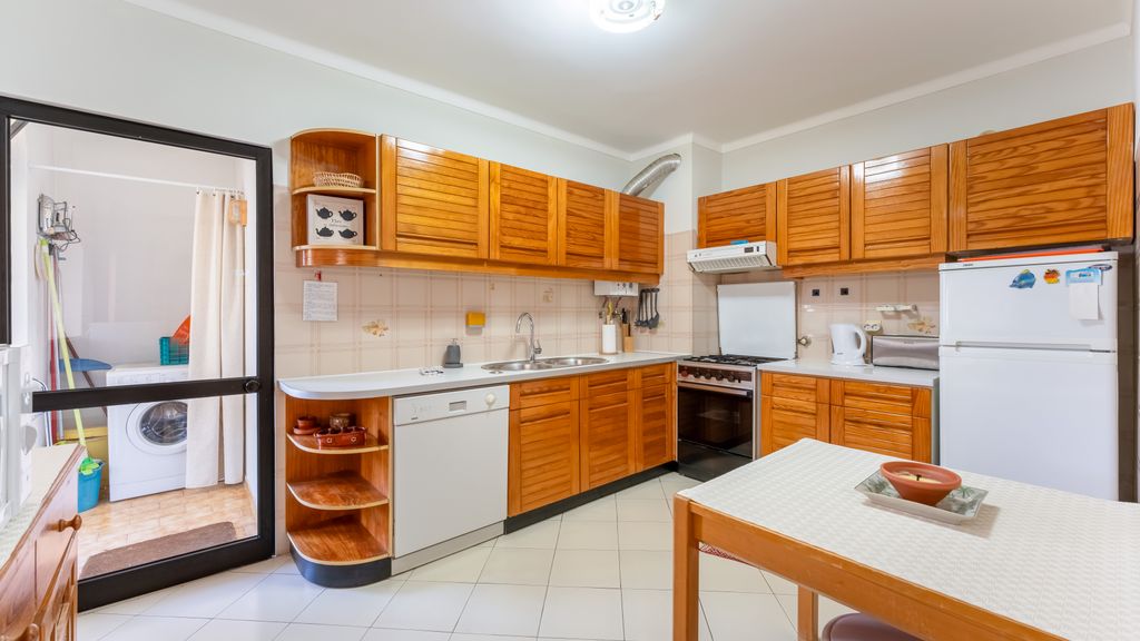 2 BDR Flat With Pool in Vilamoura by LovelyStay