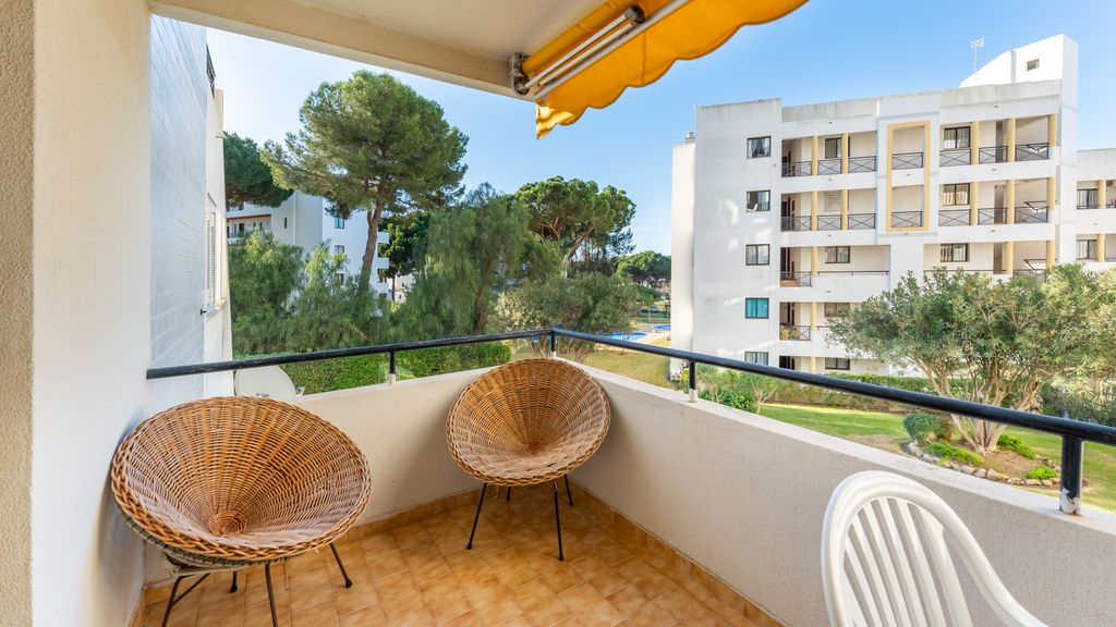 2 BDR Flat With Pool in Vilamoura by LovelyStay